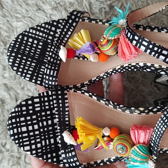 Betsey Johnson DYNAH Embellished Sandals Heels Shoes Tassel Shells Size 7 - Picture 9 of 11